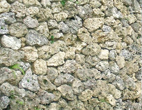 沖縄の石積み 野面積み